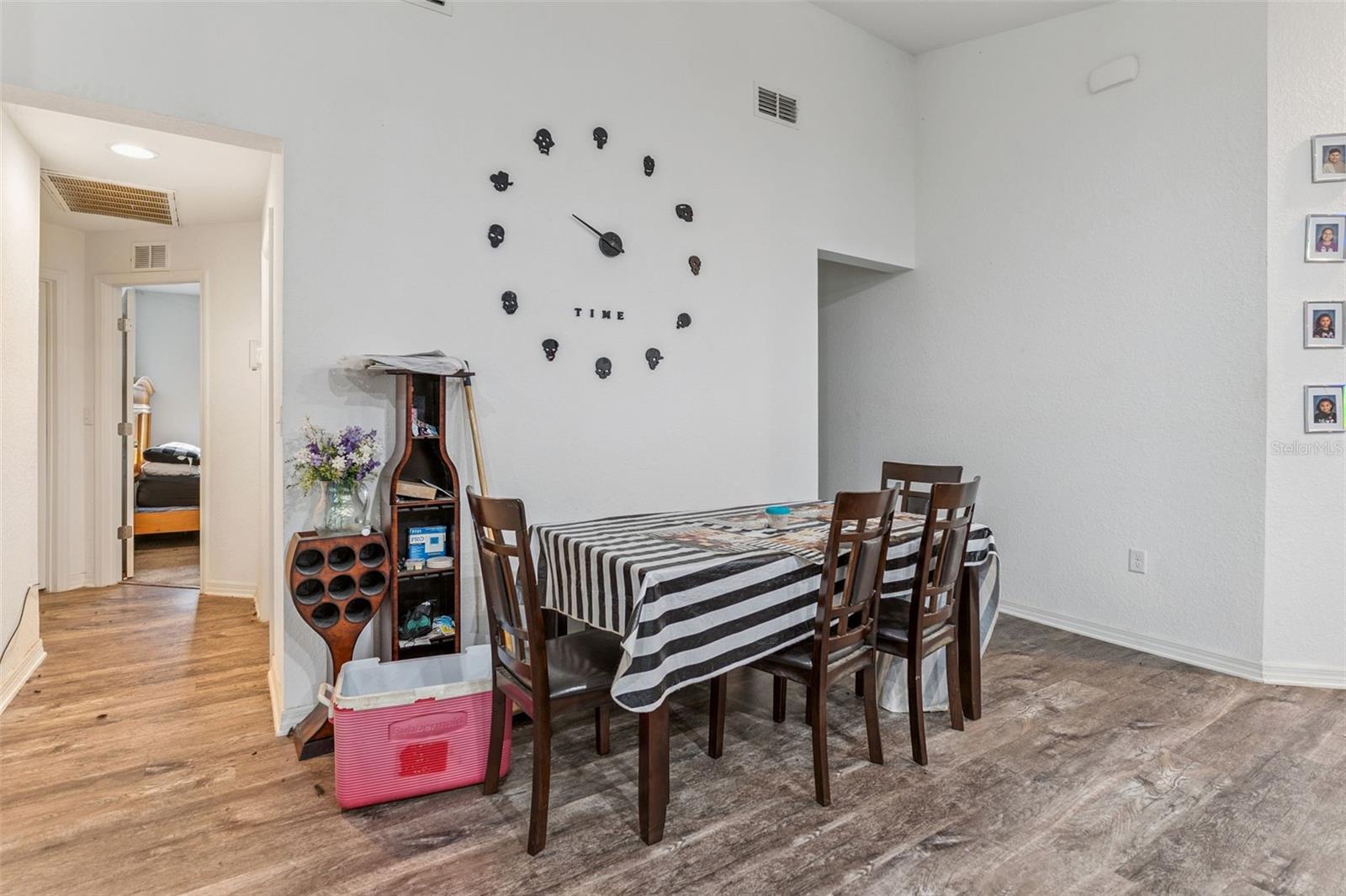 Image 8 of 21 For 206 Lake Mariana Place