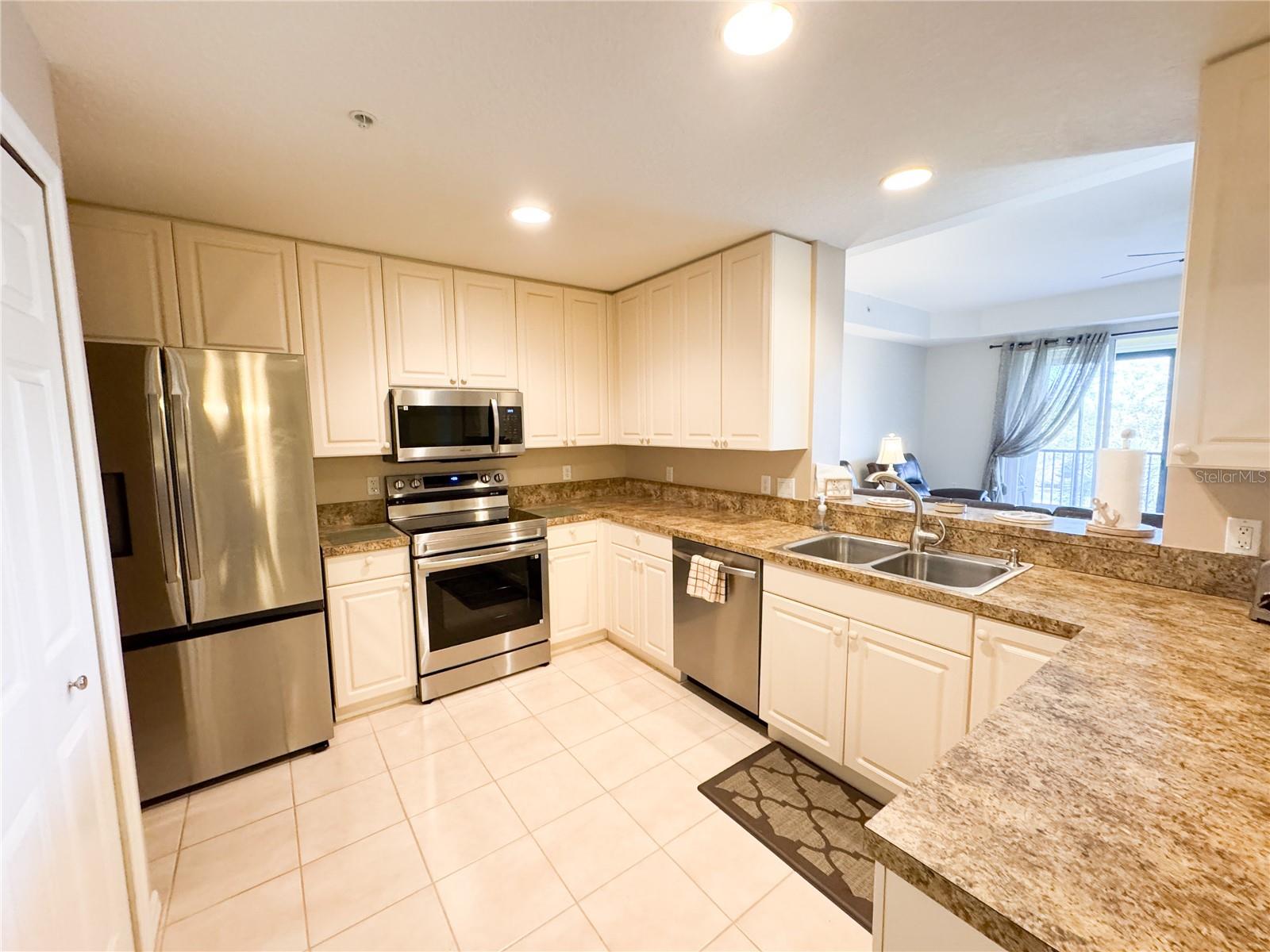 Image 11 of 26 For 255 West End Boulevard 4306