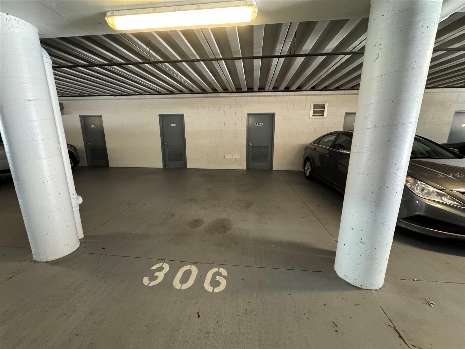 Image 17 of 26 For 255 West End Boulevard 4306