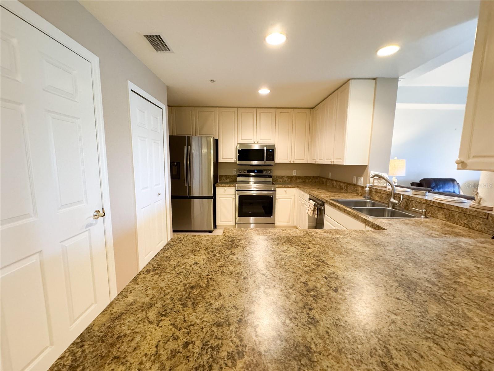 Image 9 of 26 For 255 West End Boulevard 4306