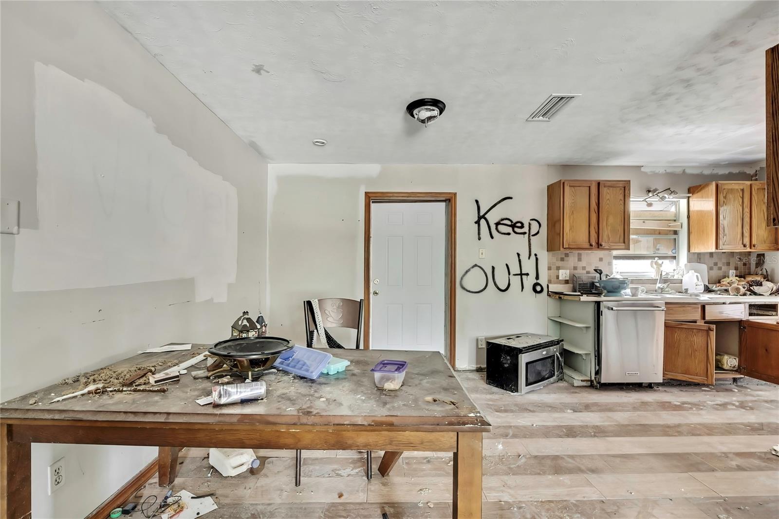 Image 10 of 47 For 12672 Oakview Avenue