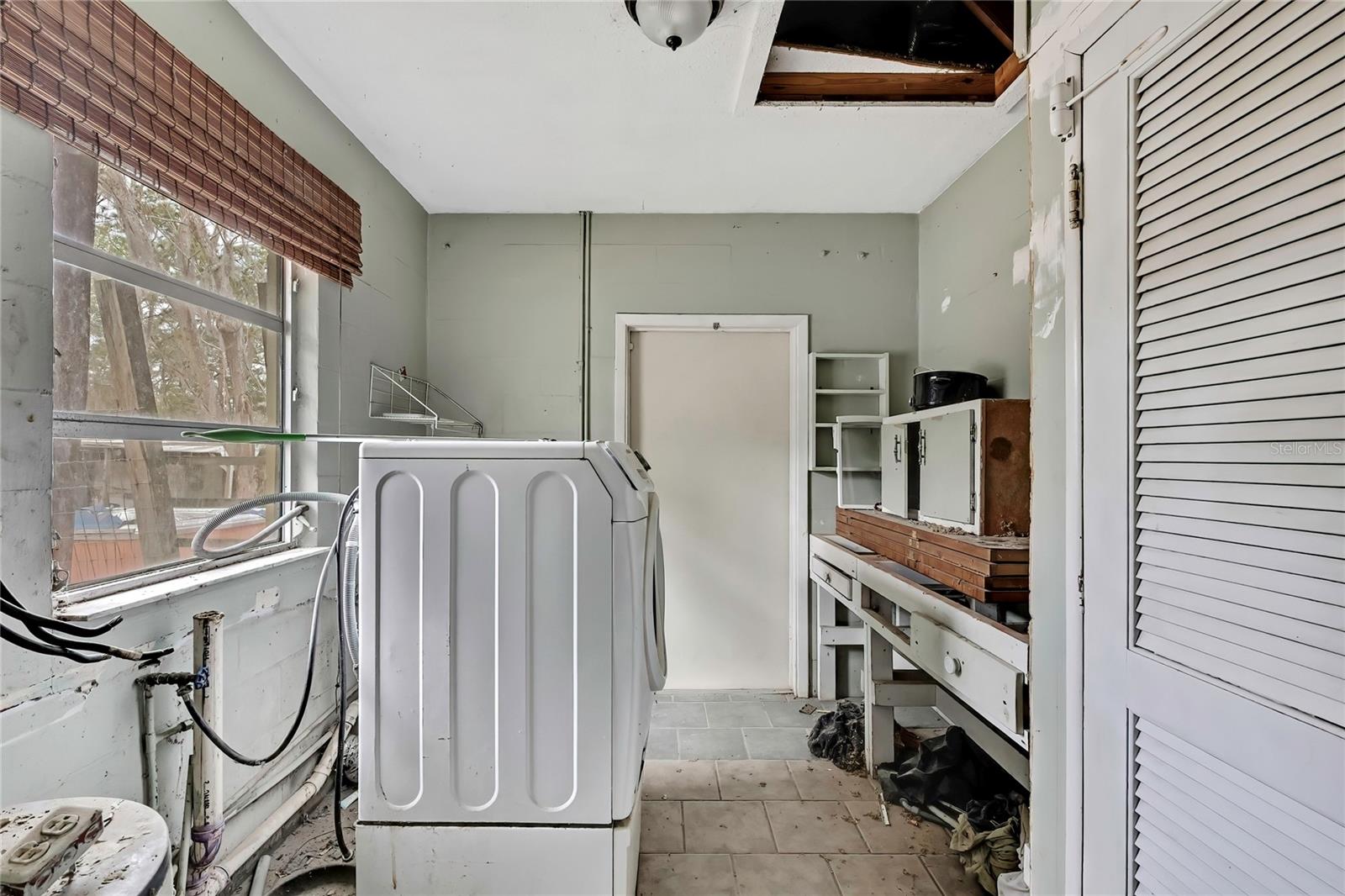 Image 15 of 47 For 12672 Oakview Avenue