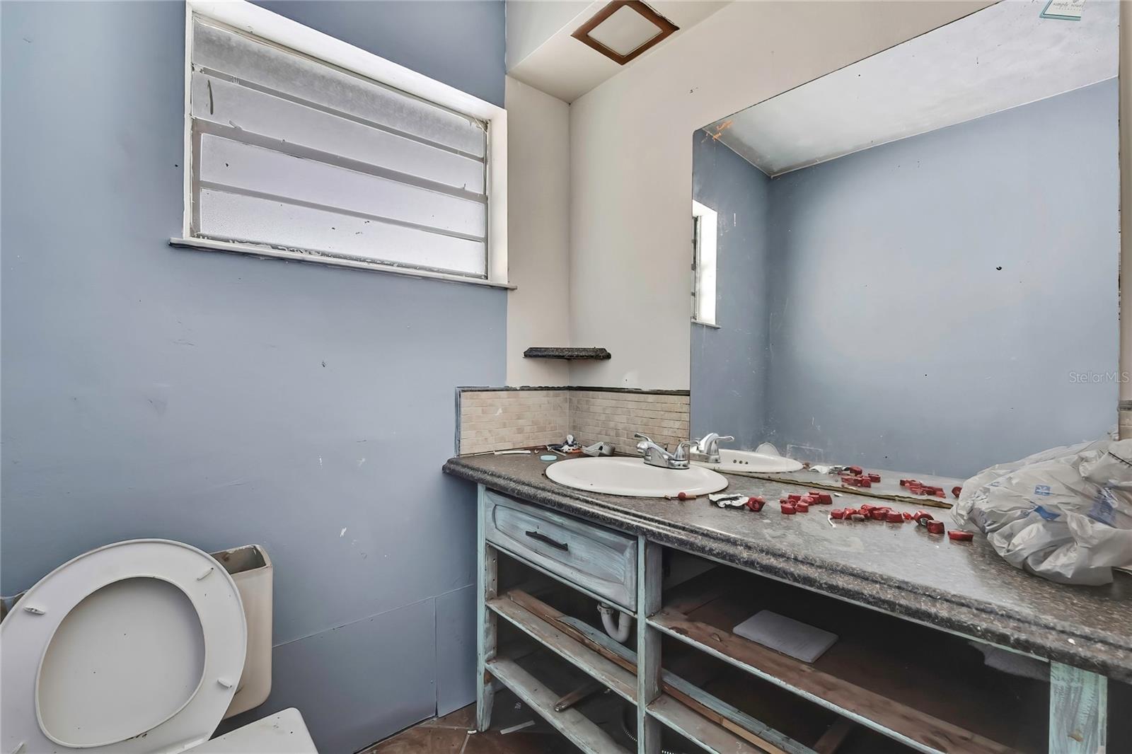 Image 24 of 47 For 12672 Oakview Avenue