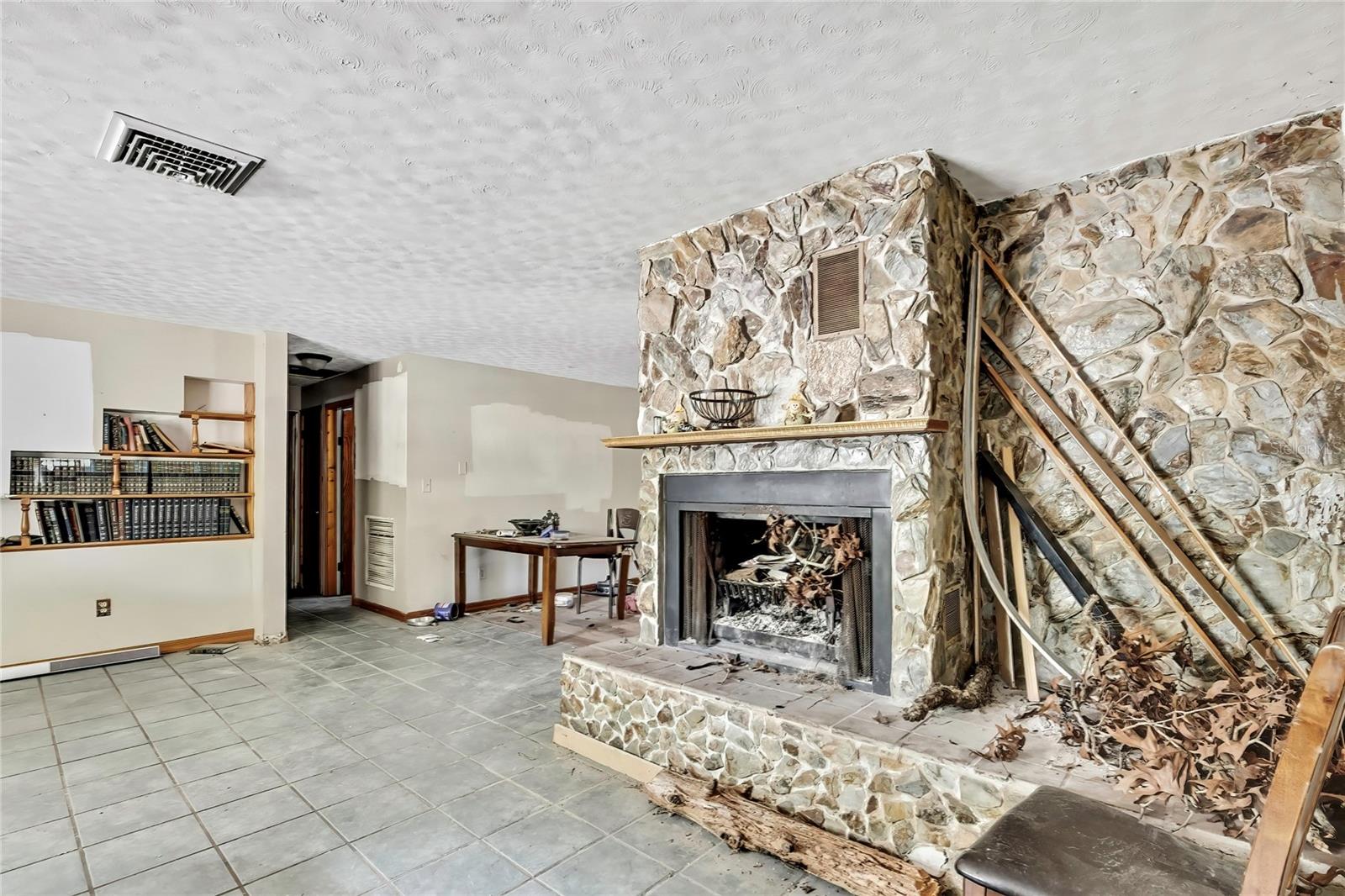 Image 7 of 47 For 12672 Oakview Avenue