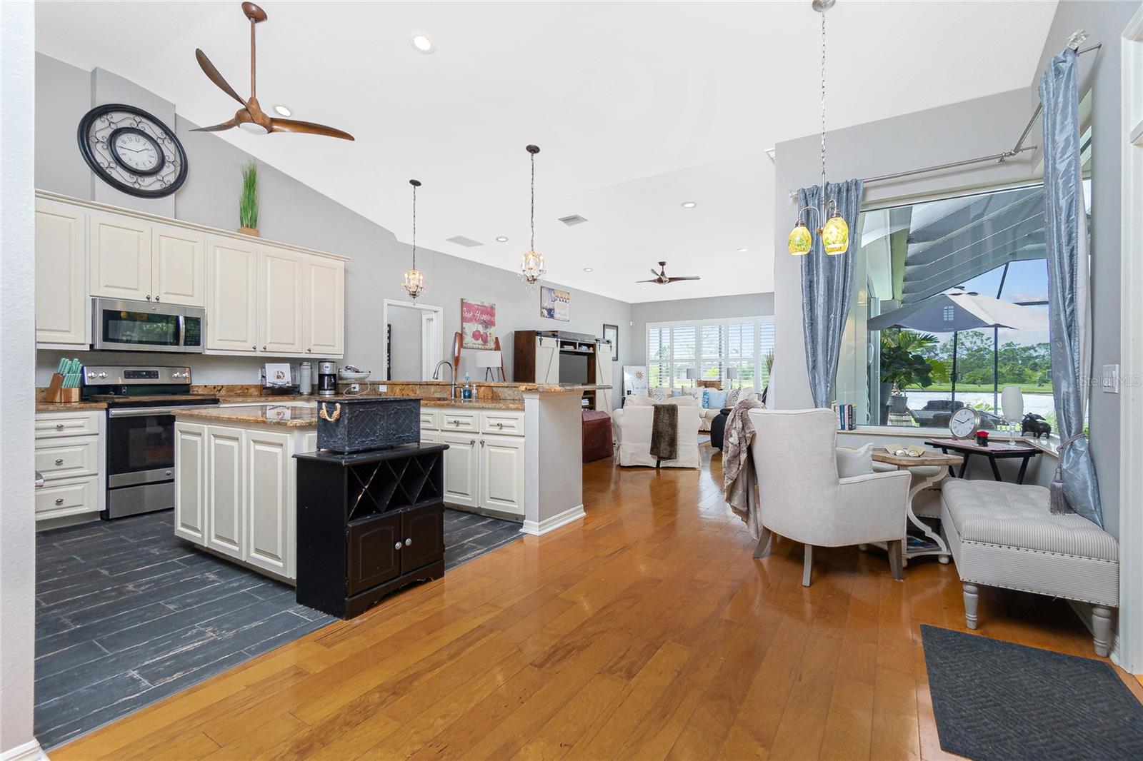 Image 21 of 68 For 1417 Carswell Street