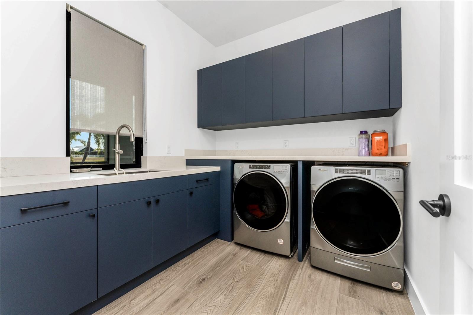 Image 23 of 66 For 2001 Treasure Lane