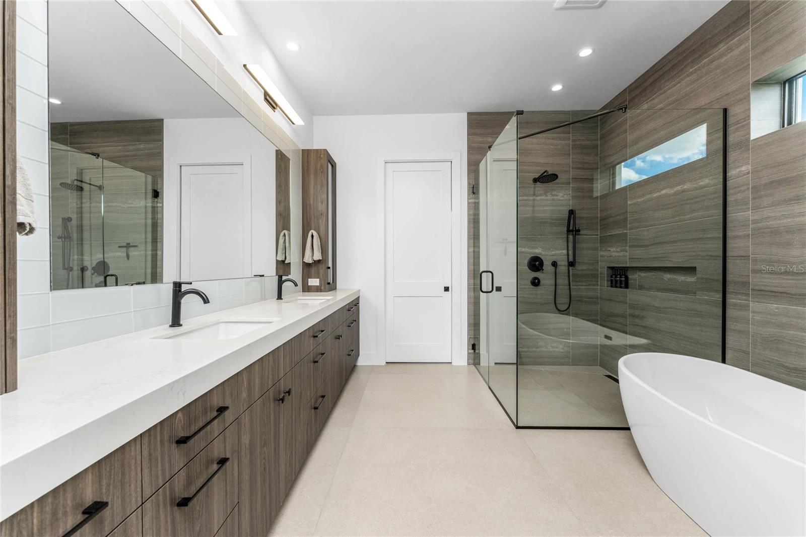 Image 27 of 66 For 2001 Treasure Lane