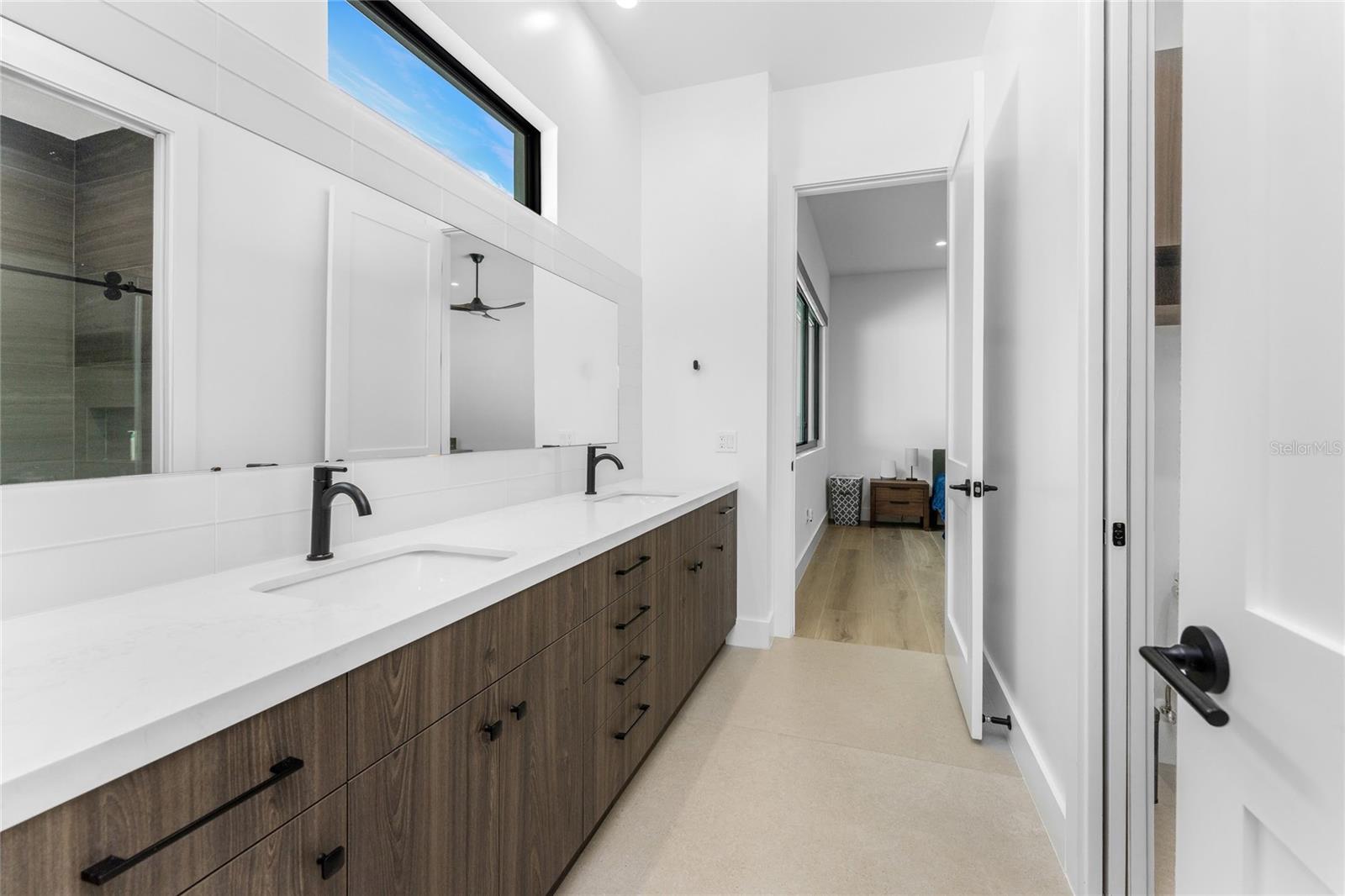 Image 33 of 66 For 2001 Treasure Lane