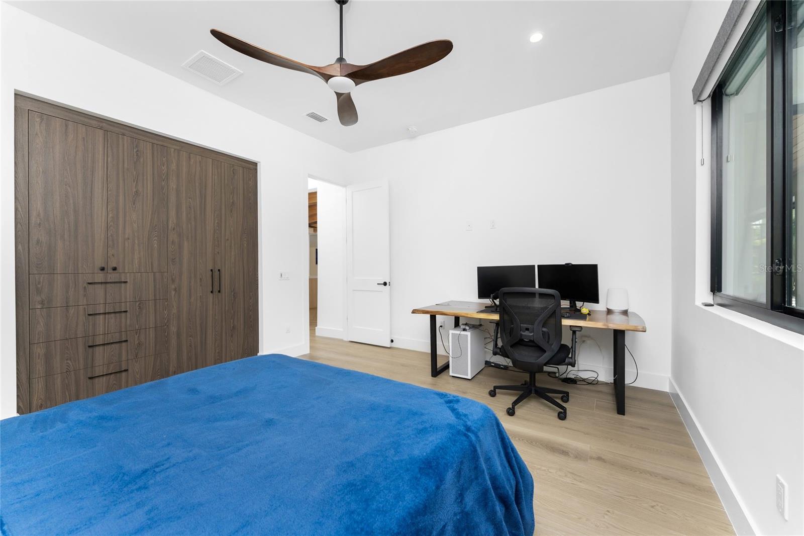 Image 34 of 66 For 2001 Treasure Lane