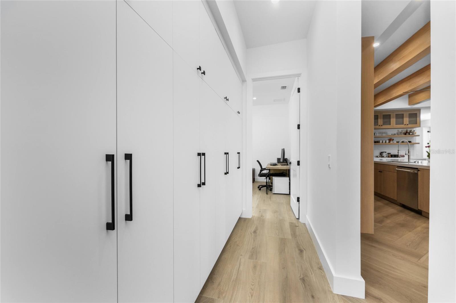 Image 36 of 66 For 2001 Treasure Lane