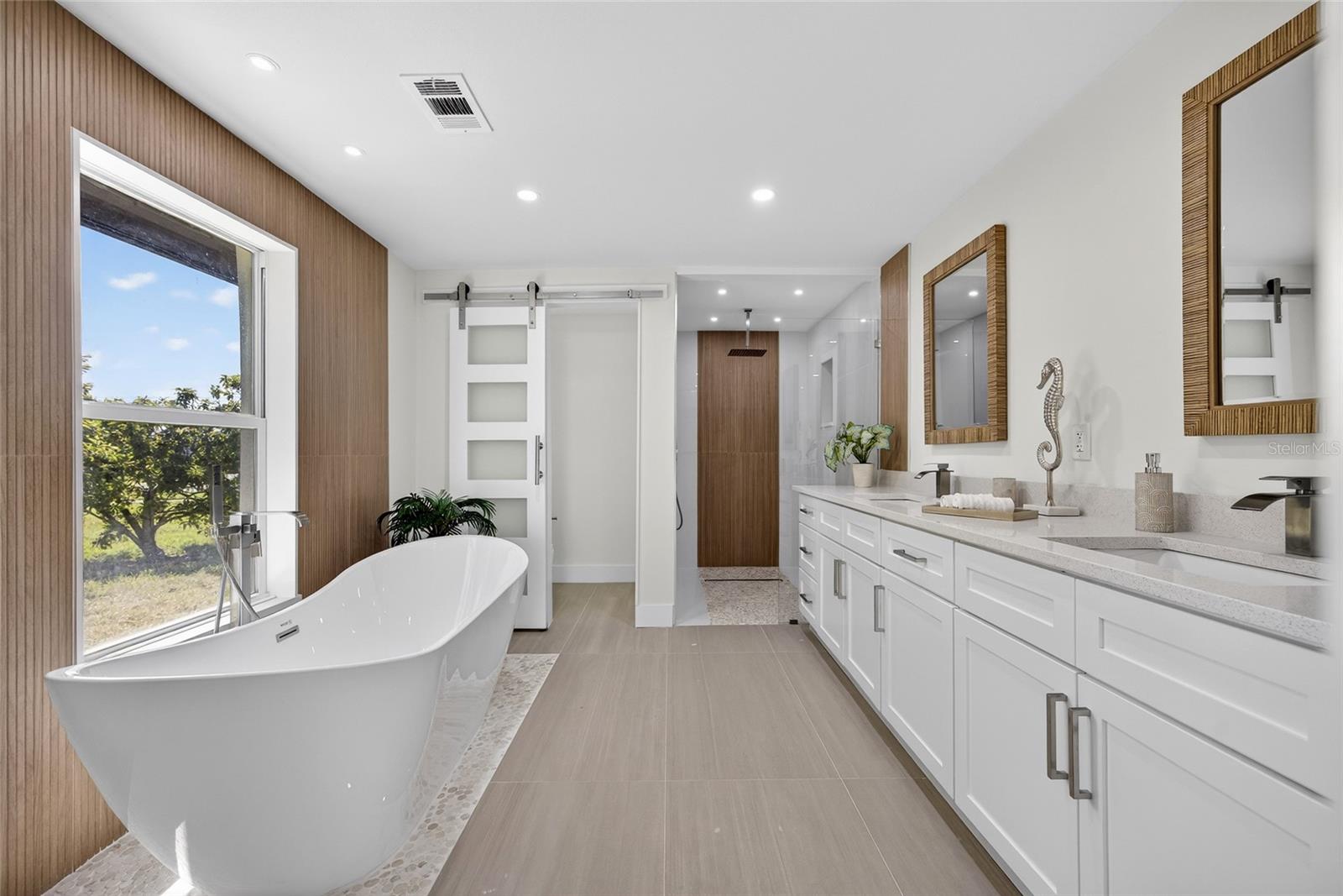 Image 22 of 64 For 2350 Via Venice