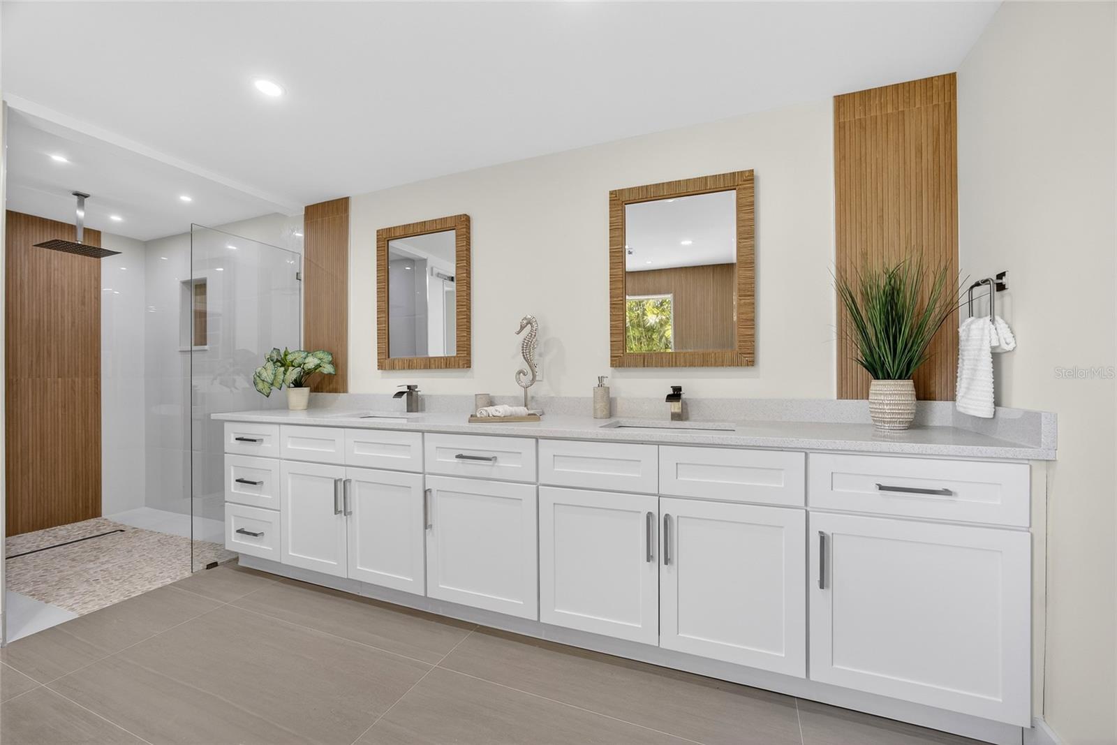 Image 23 of 64 For 2350 Via Venice