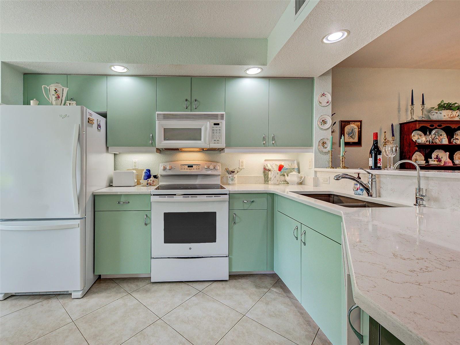 Image 10 of 50 For 5725 Greenwood Avenue 7102