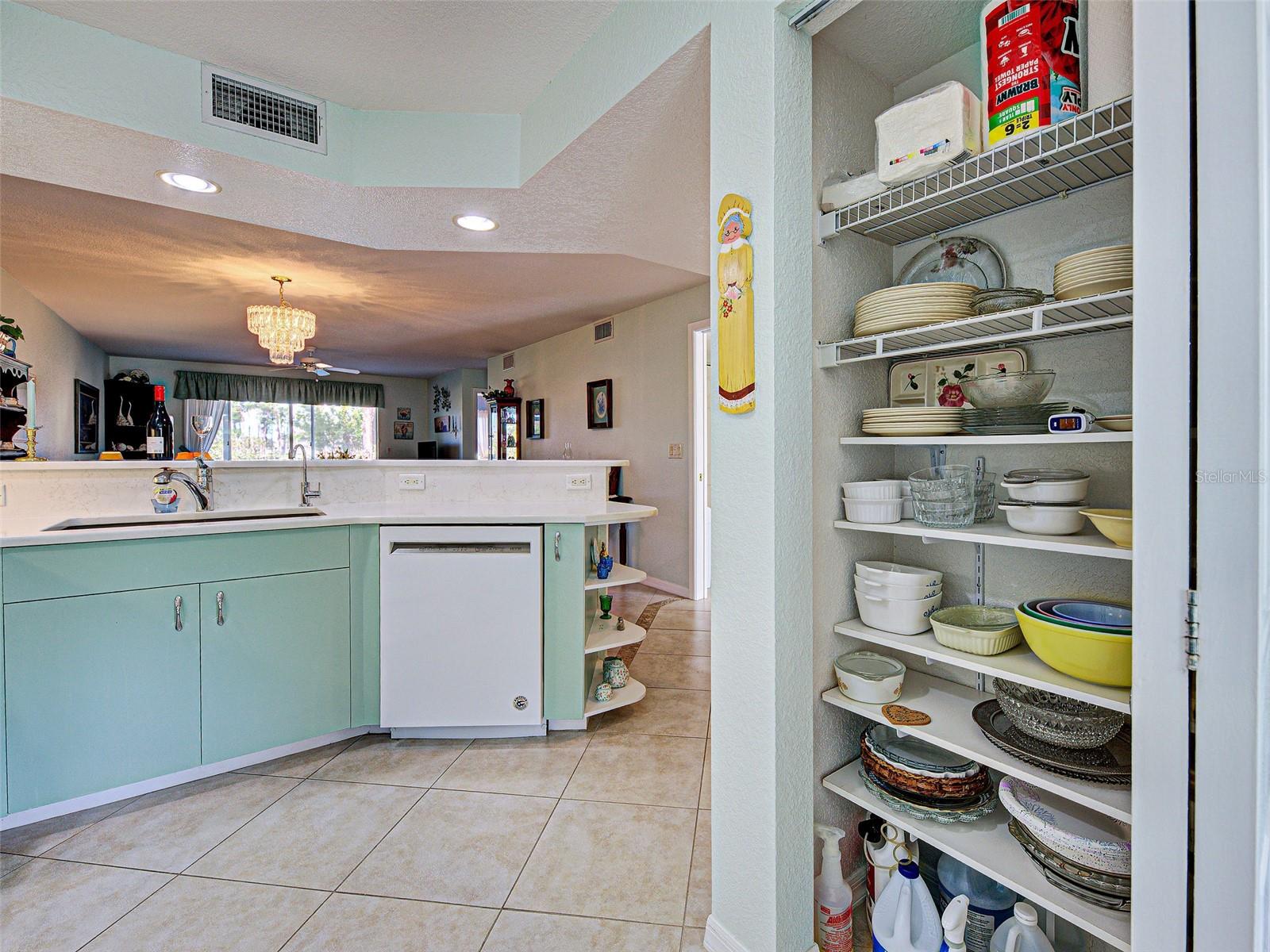 Image 12 of 50 For 5725 Greenwood Avenue 7102