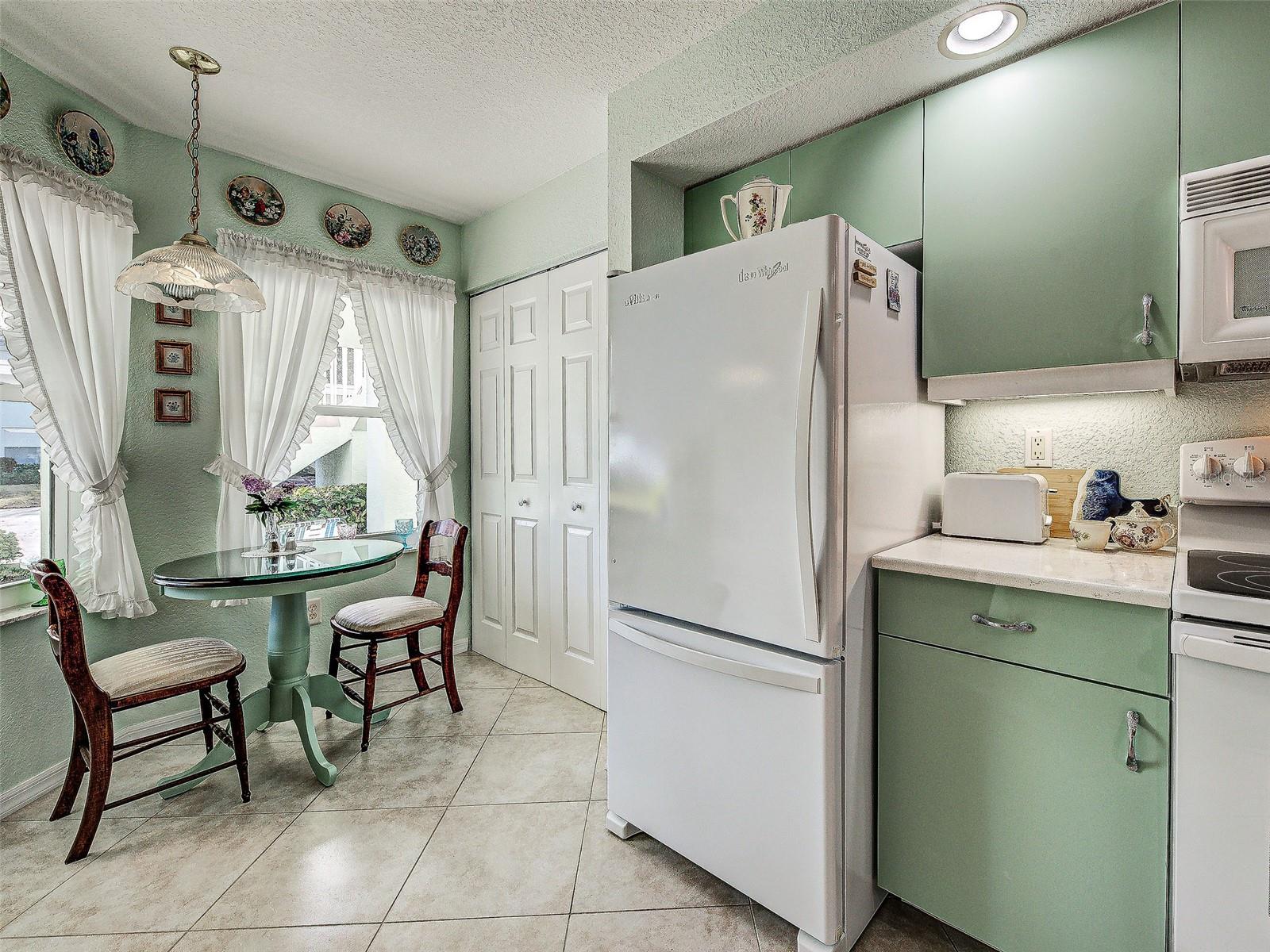 Image 13 of 50 For 5725 Greenwood Avenue 7102