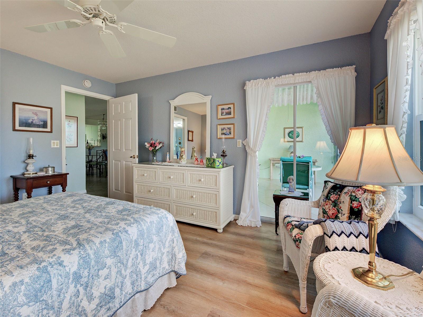 Image 29 of 50 For 5725 Greenwood Avenue 7102