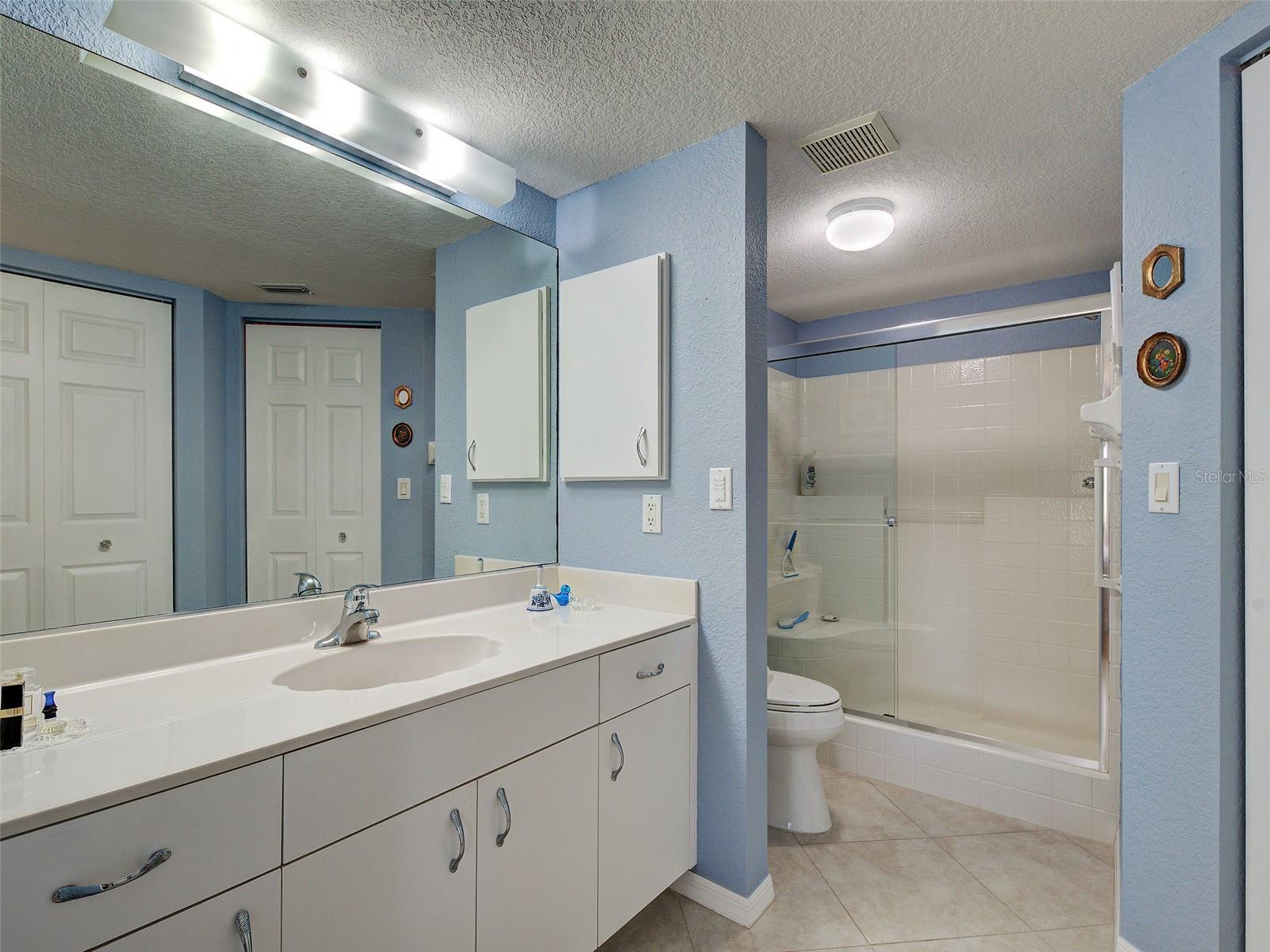 Image 31 of 50 For 5725 Greenwood Avenue 7102