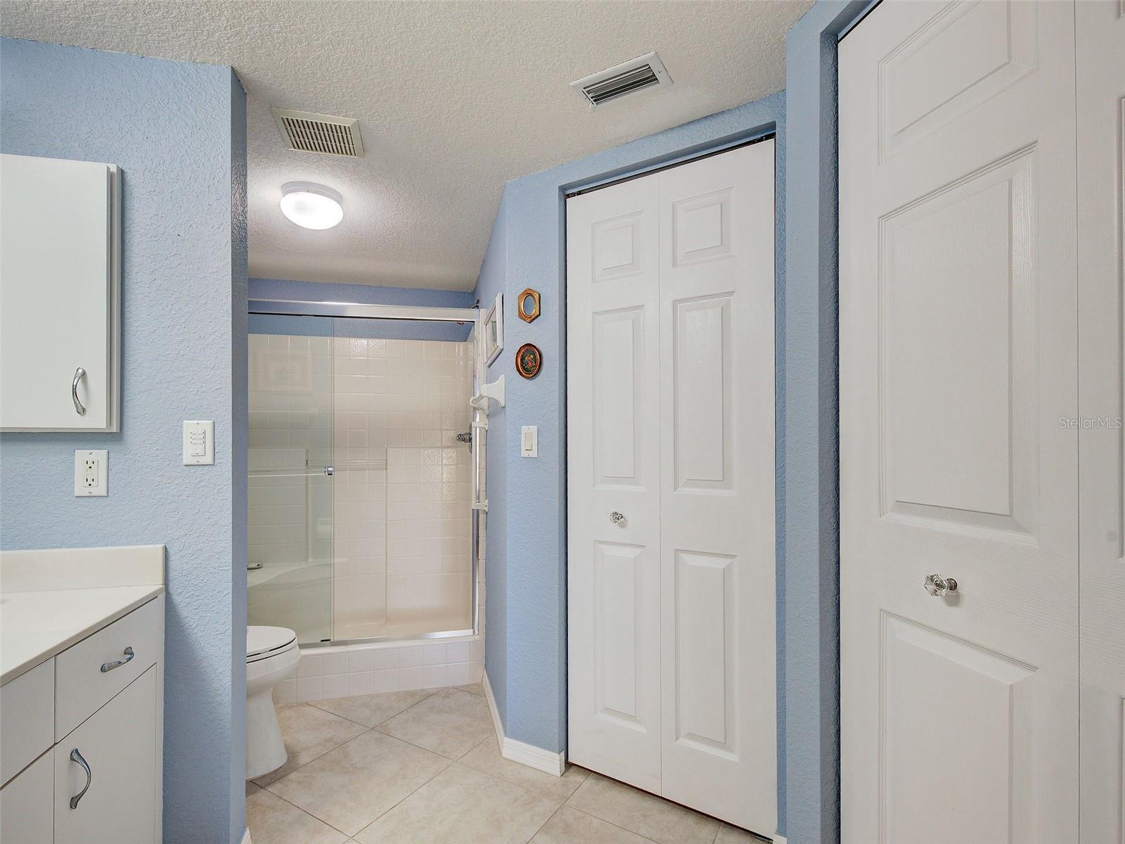 Image 32 of 50 For 5725 Greenwood Avenue 7102