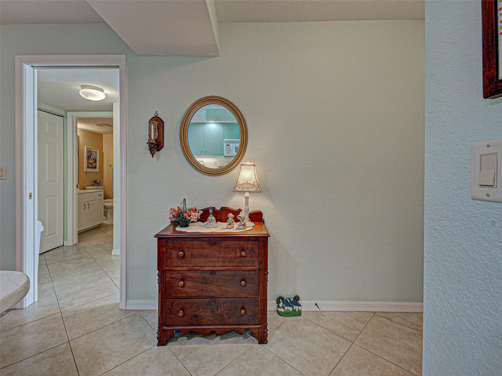 Image 7 of 50 For 5725 Greenwood Avenue 7102