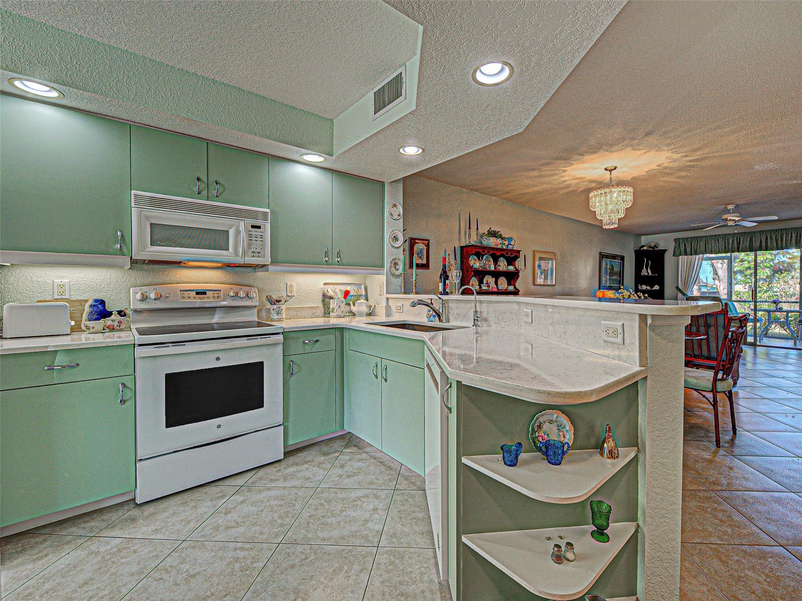 Image 9 of 50 For 5725 Greenwood Avenue 7102