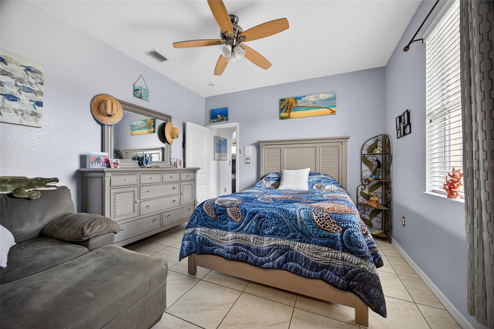 Image 19 of 36 For 33 Long Meadow Place