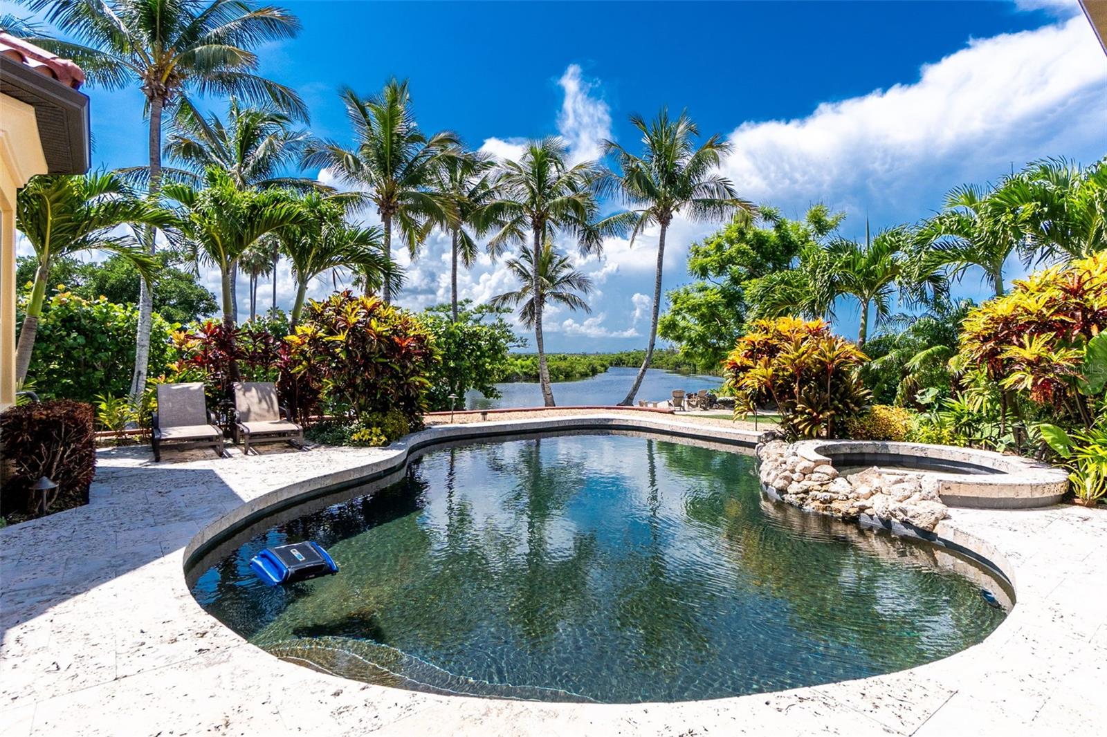 Image 7 of 94 For 5566 River Bay Drive