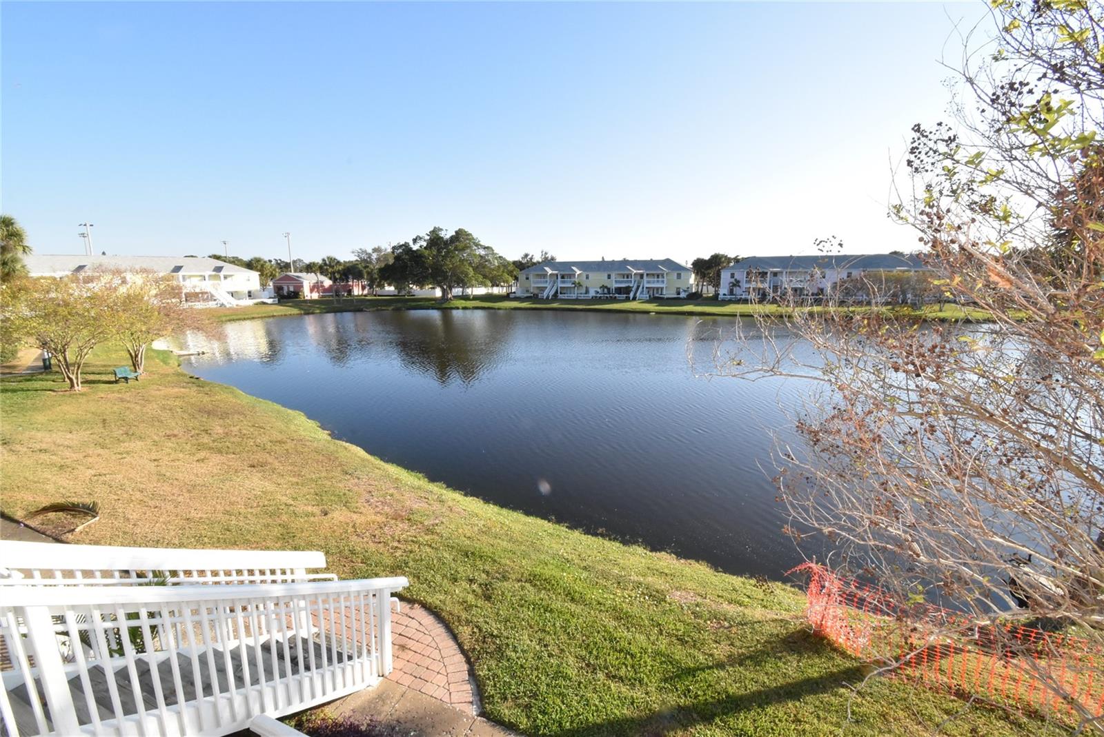 Image 10 of 18 For 220 Pompano Drive Se H