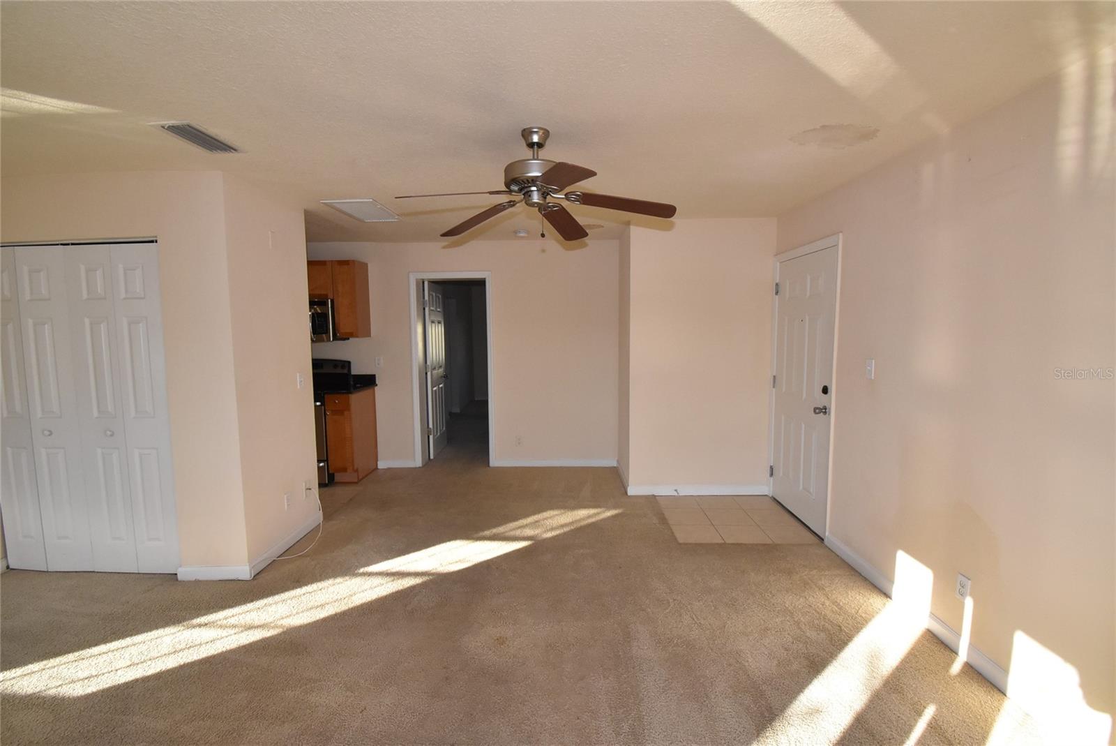 Image 13 of 18 For 220 Pompano Drive Se H