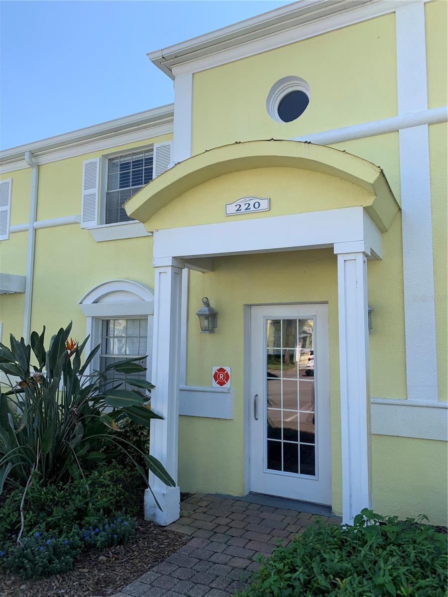 Image 2 of 18 For 220 Pompano Drive Se H