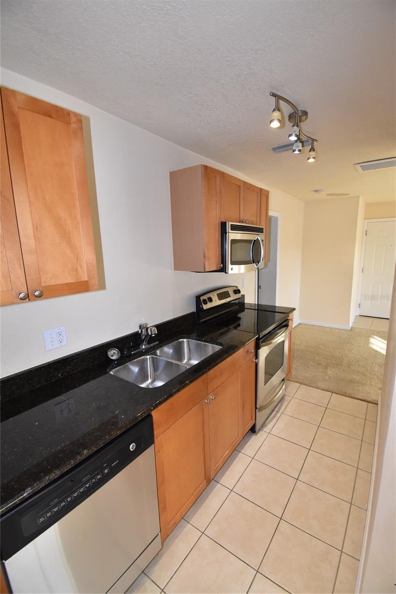 Image 7 of 18 For 220 Pompano Drive Se H