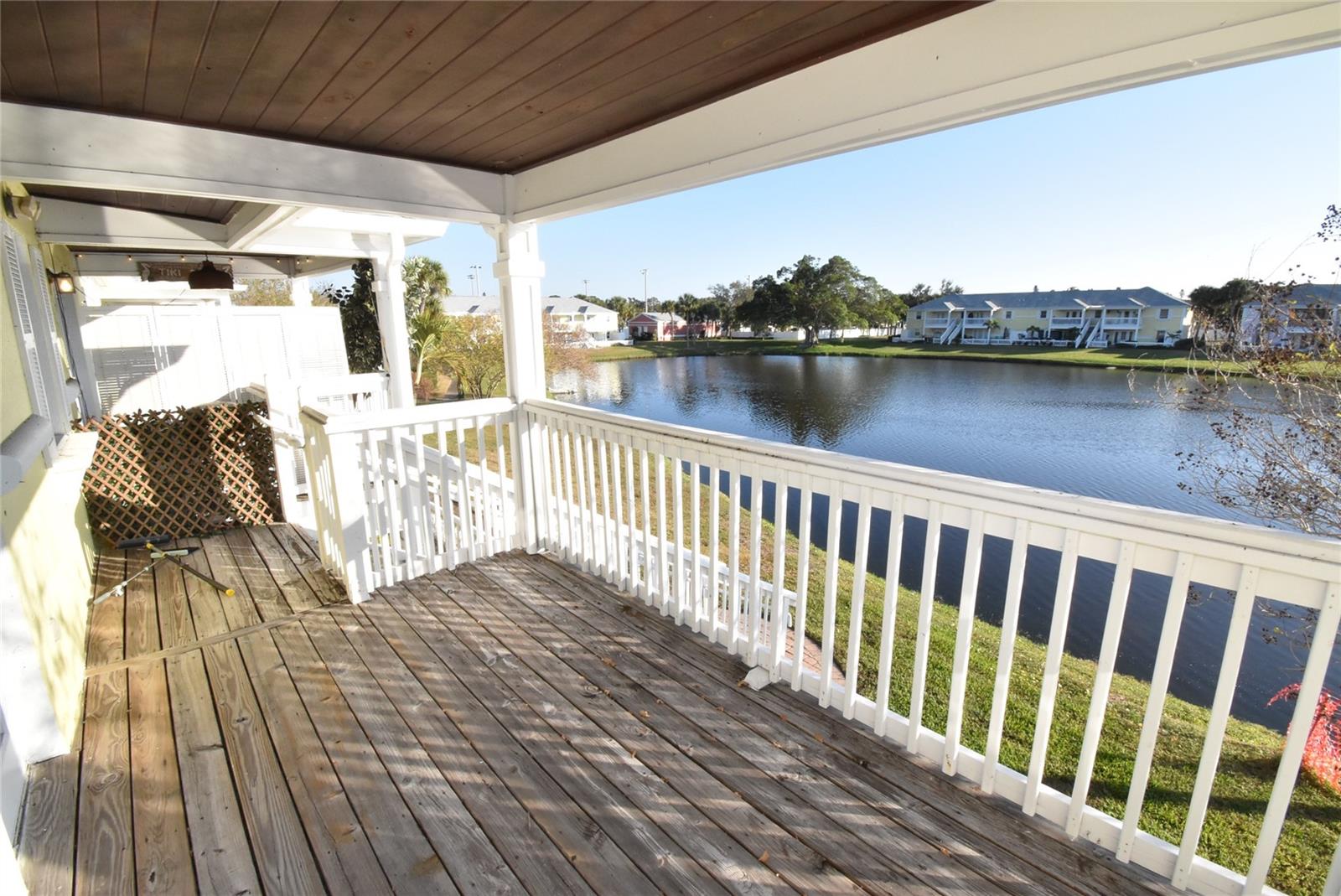 Image 9 of 18 For 220 Pompano Drive Se H