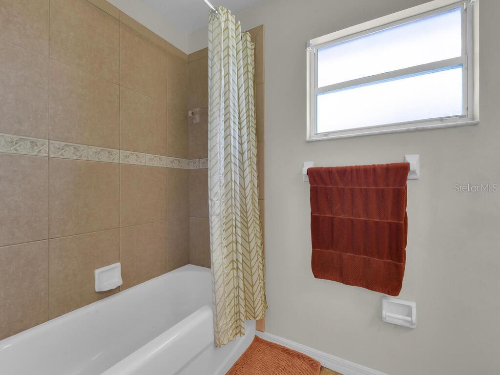 Image 11 of 43 For 1208-1210 24th Avenue