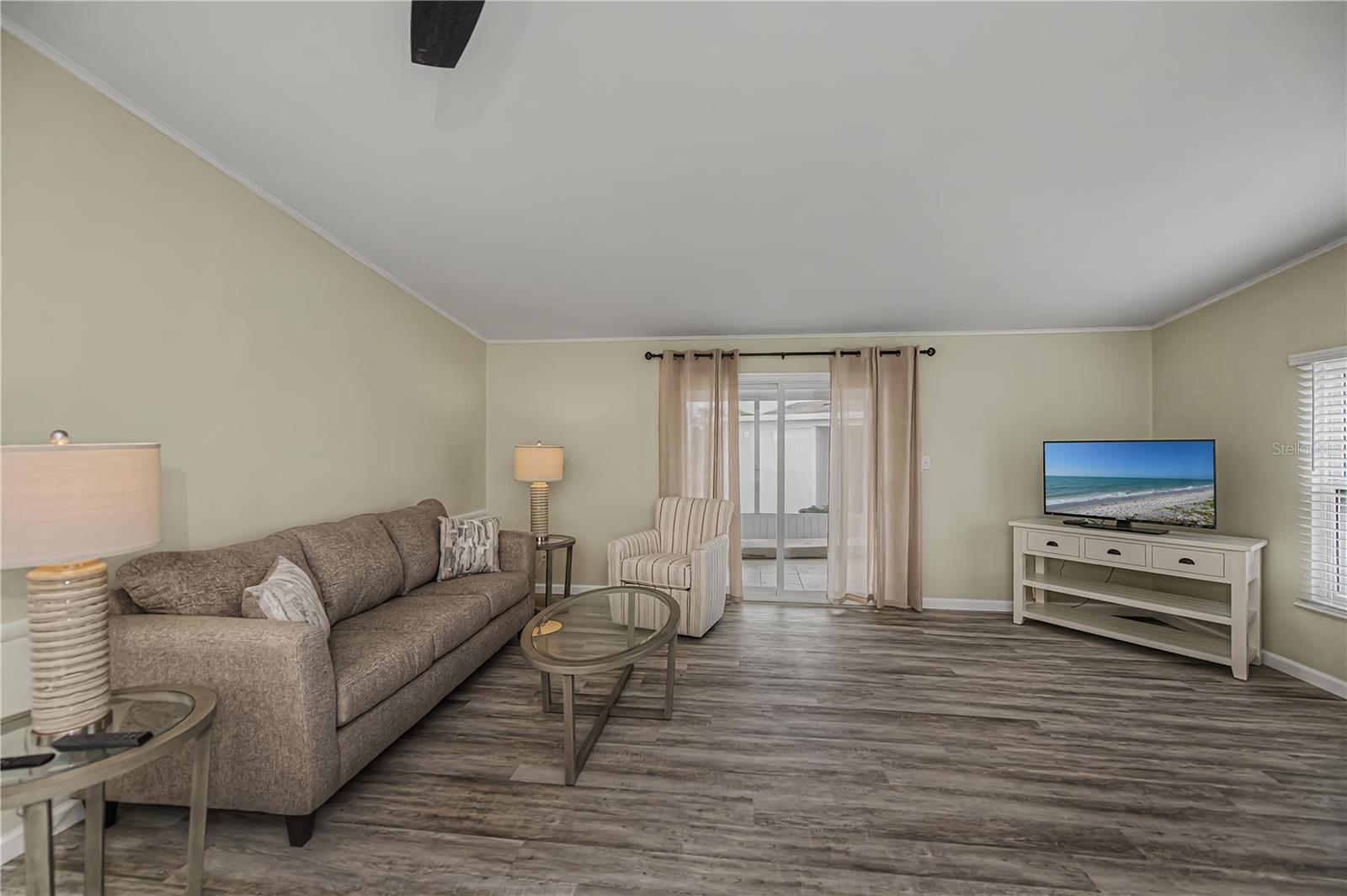 Image 24 of 62 For 720 Butterfield Circle