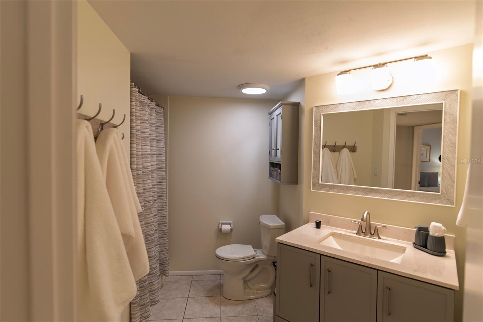 Image 15 of 19 For 19505 Quesada Avenue Aa105