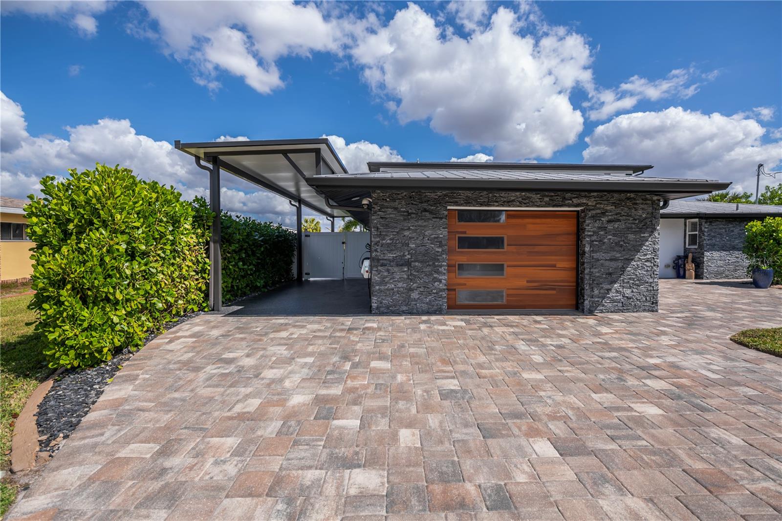 Image 15 of 96 For 2424 Harbour Drive