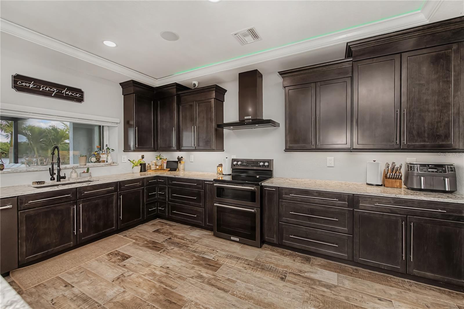 Image 29 of 96 For 2424 Harbour Drive