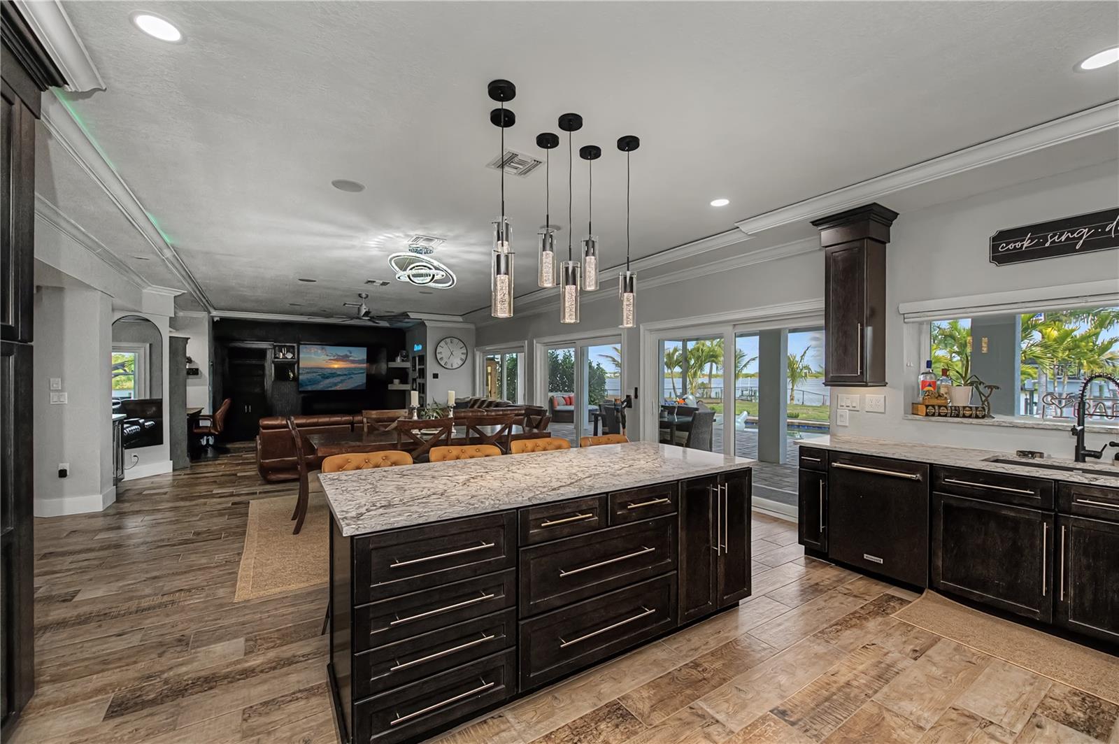 Image 33 of 96 For 2424 Harbour Drive