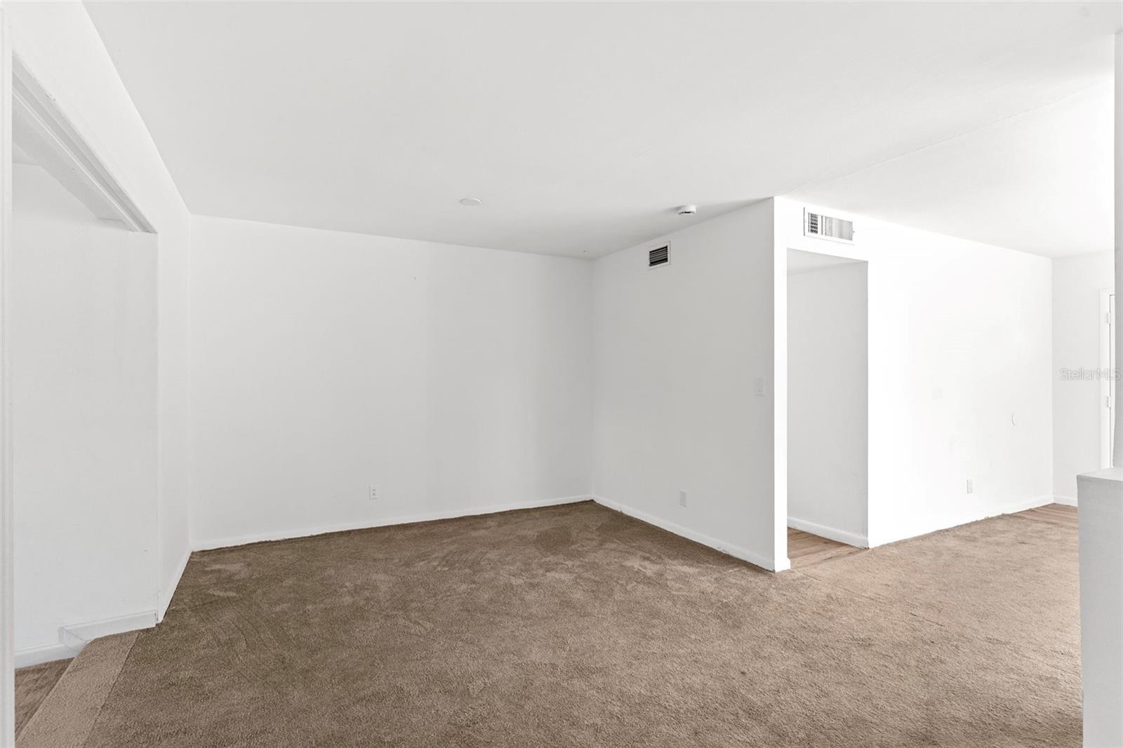 Image 13 of 44 For 815 Papaya Drive