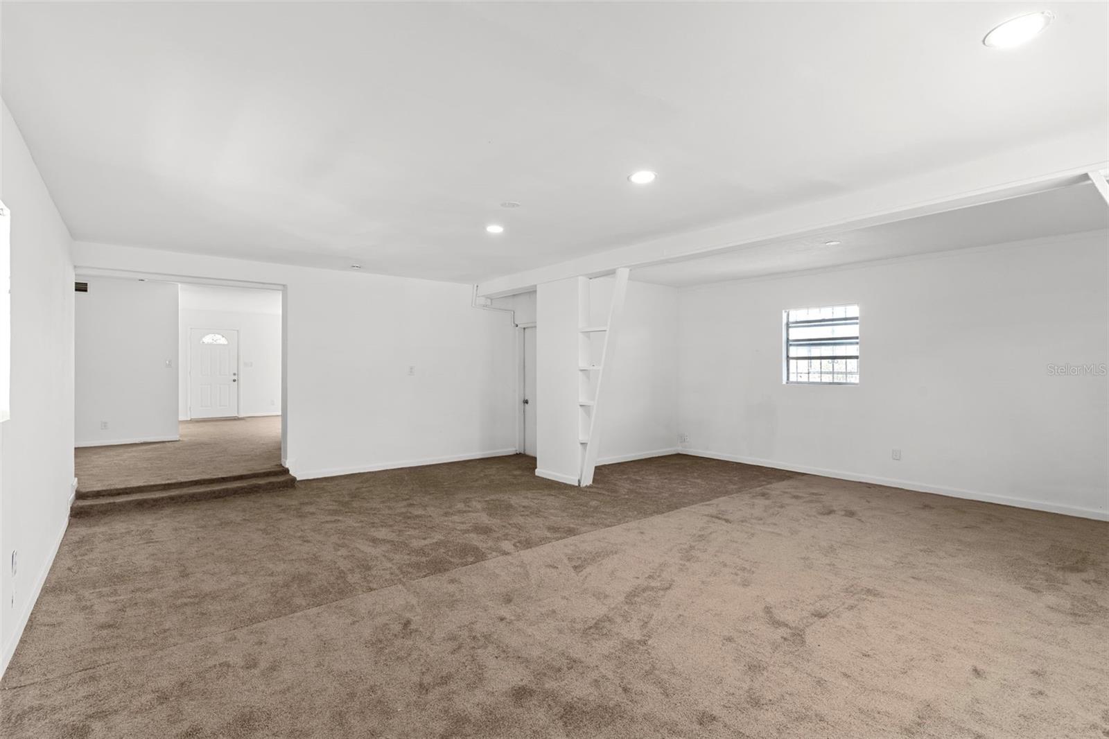 Image 15 of 44 For 815 Papaya Drive