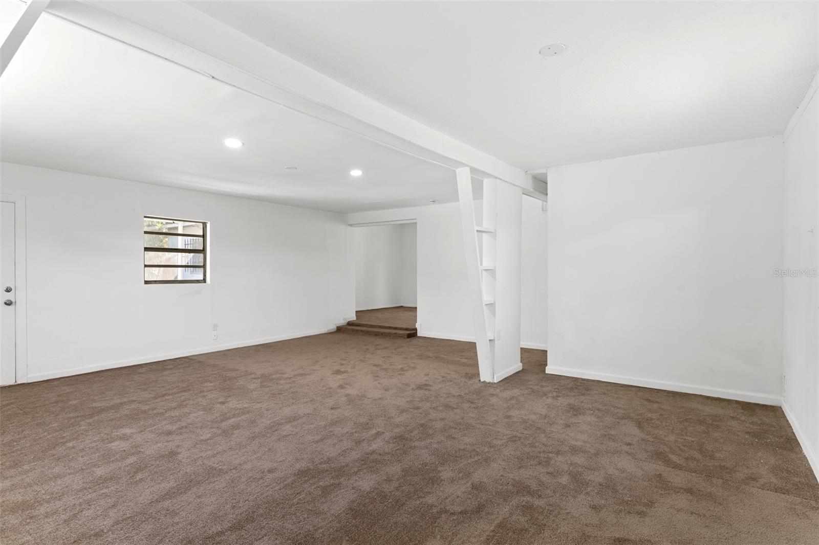 Image 17 of 44 For 815 Papaya Drive