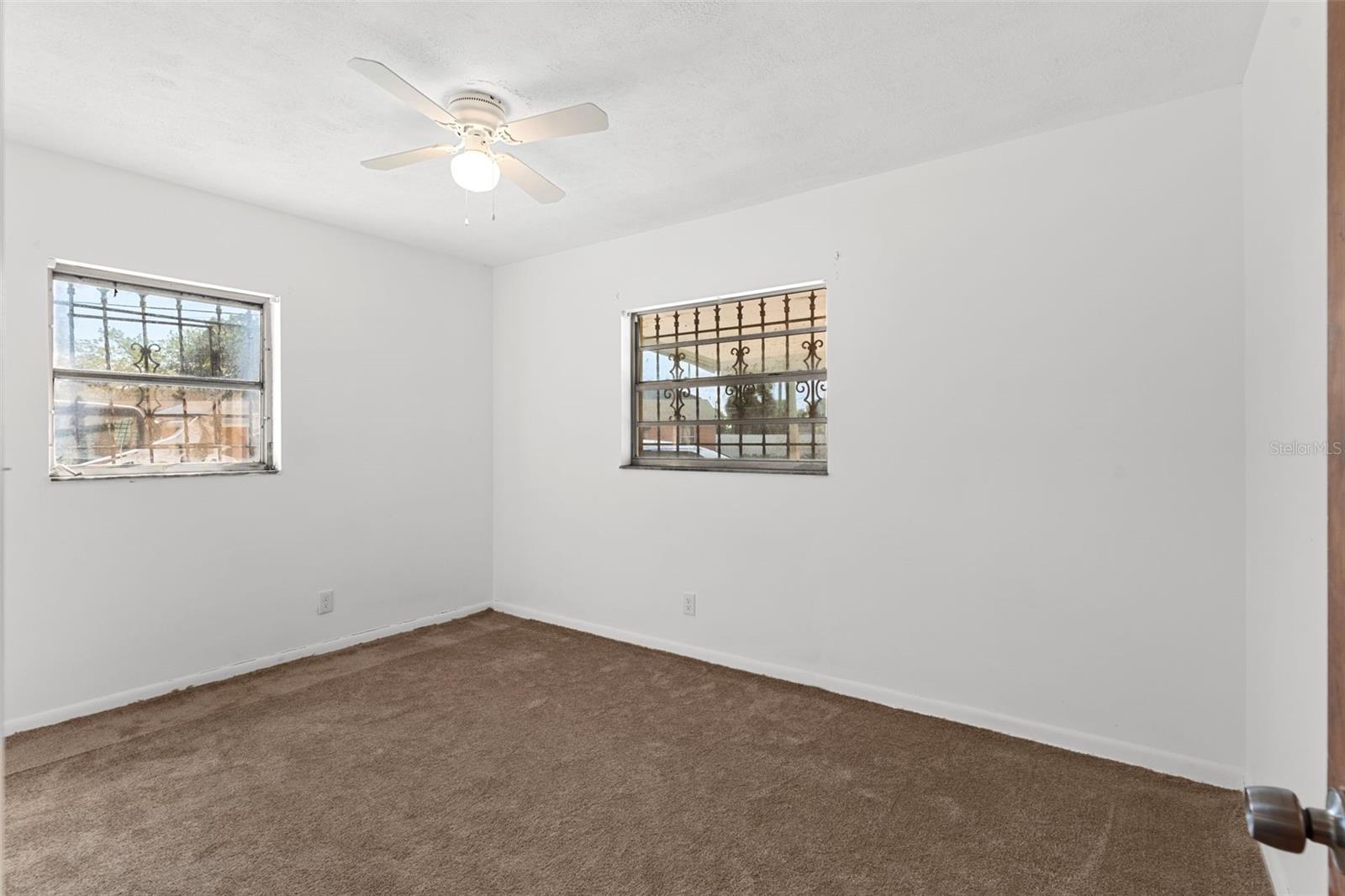 Image 21 of 44 For 815 Papaya Drive