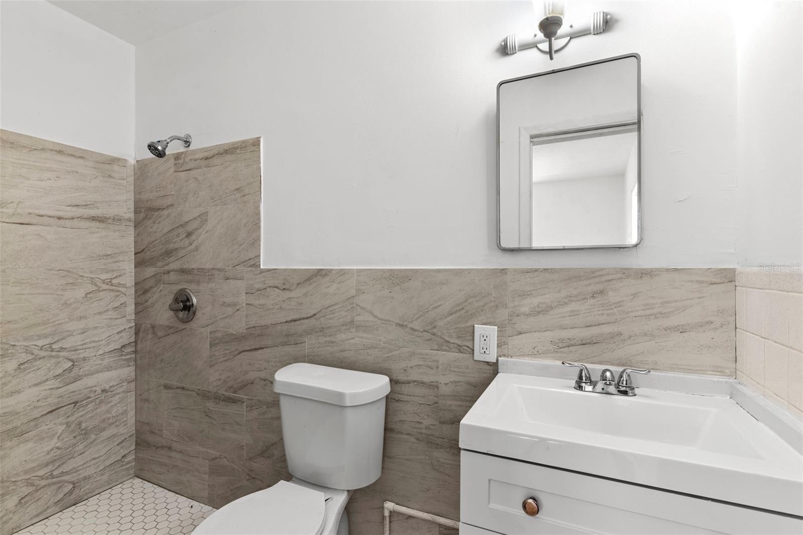 Image 26 of 44 For 815 Papaya Drive