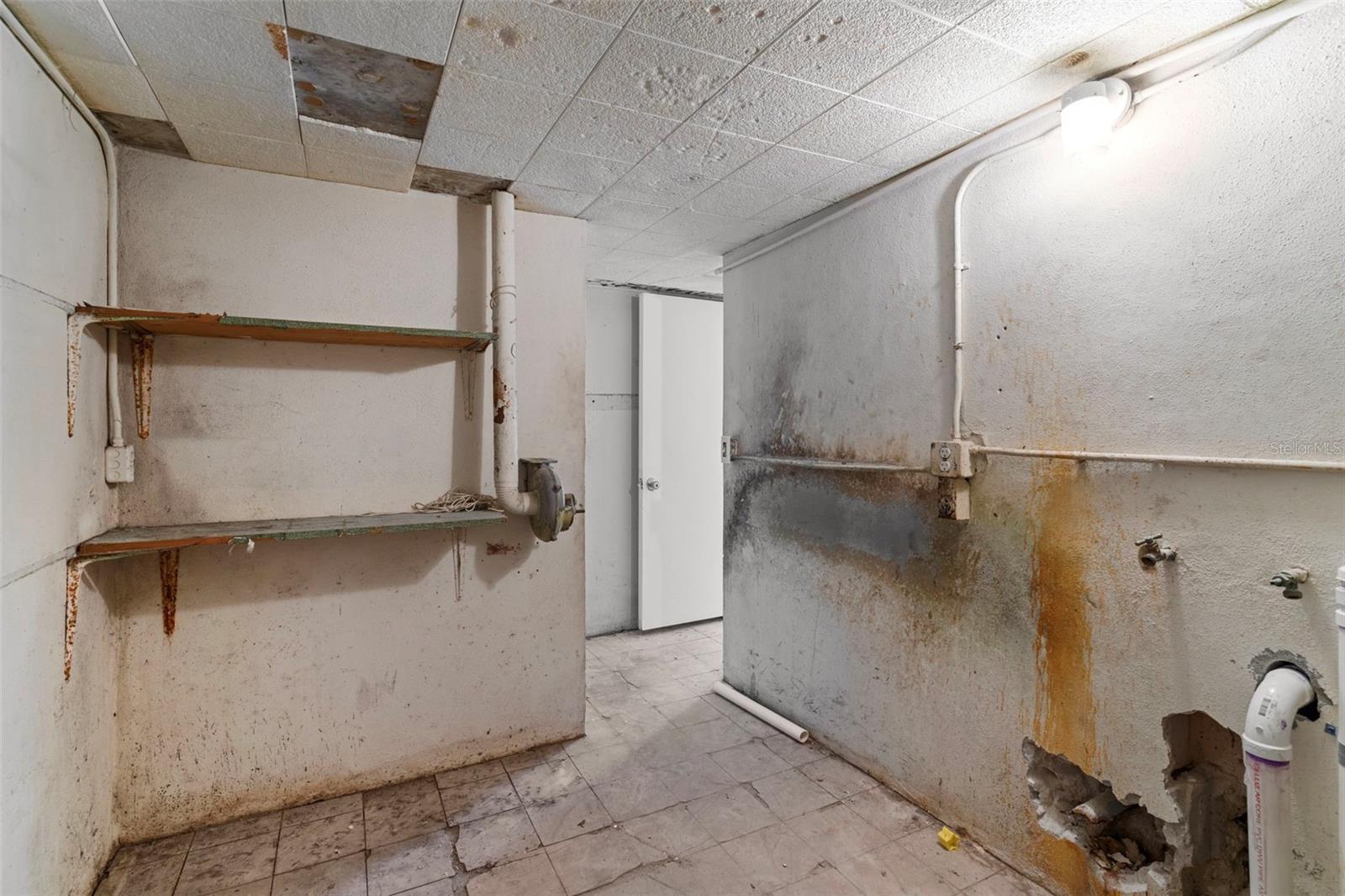 Image 28 of 44 For 815 Papaya Drive