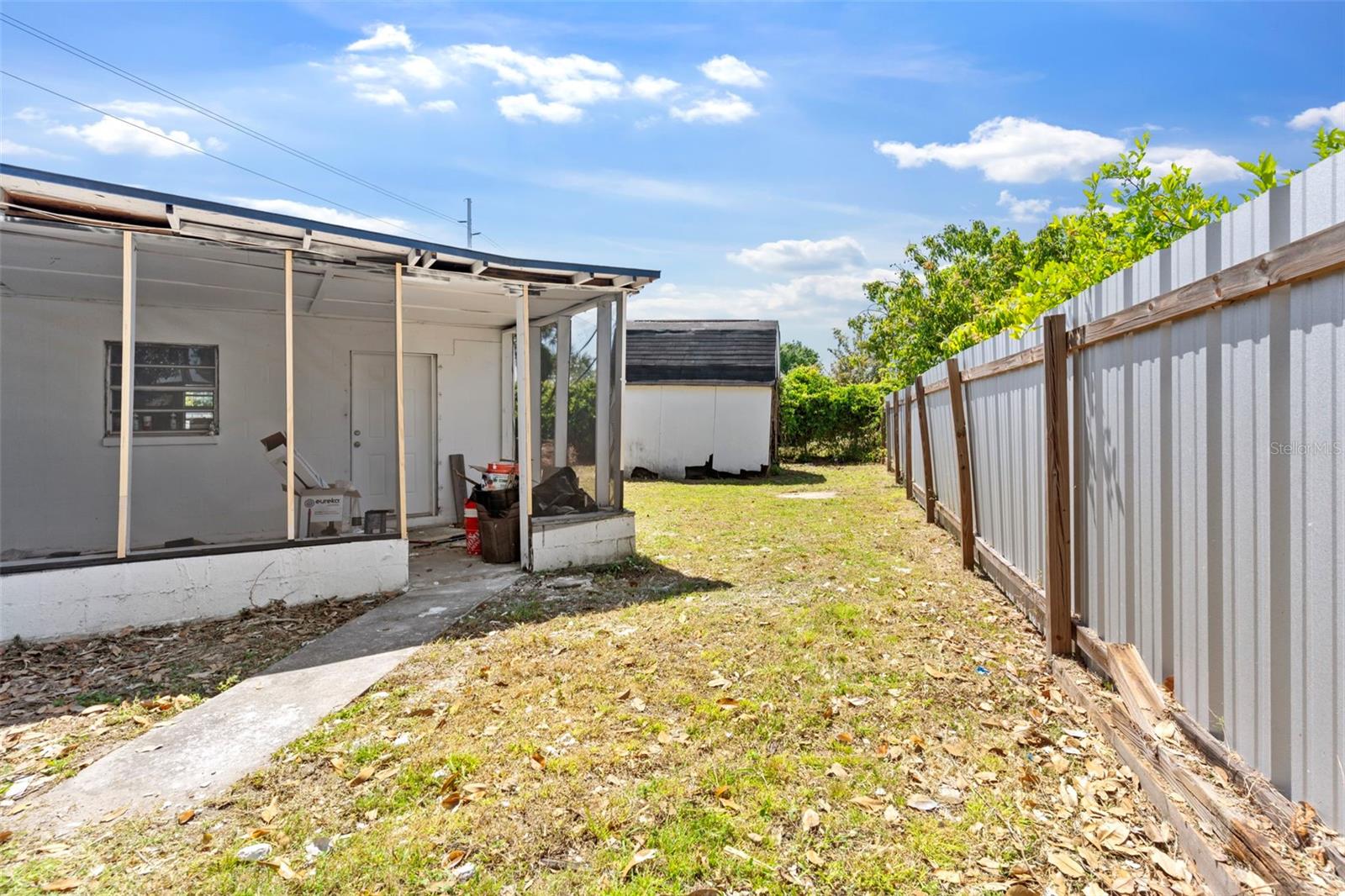 Image 30 of 44 For 815 Papaya Drive