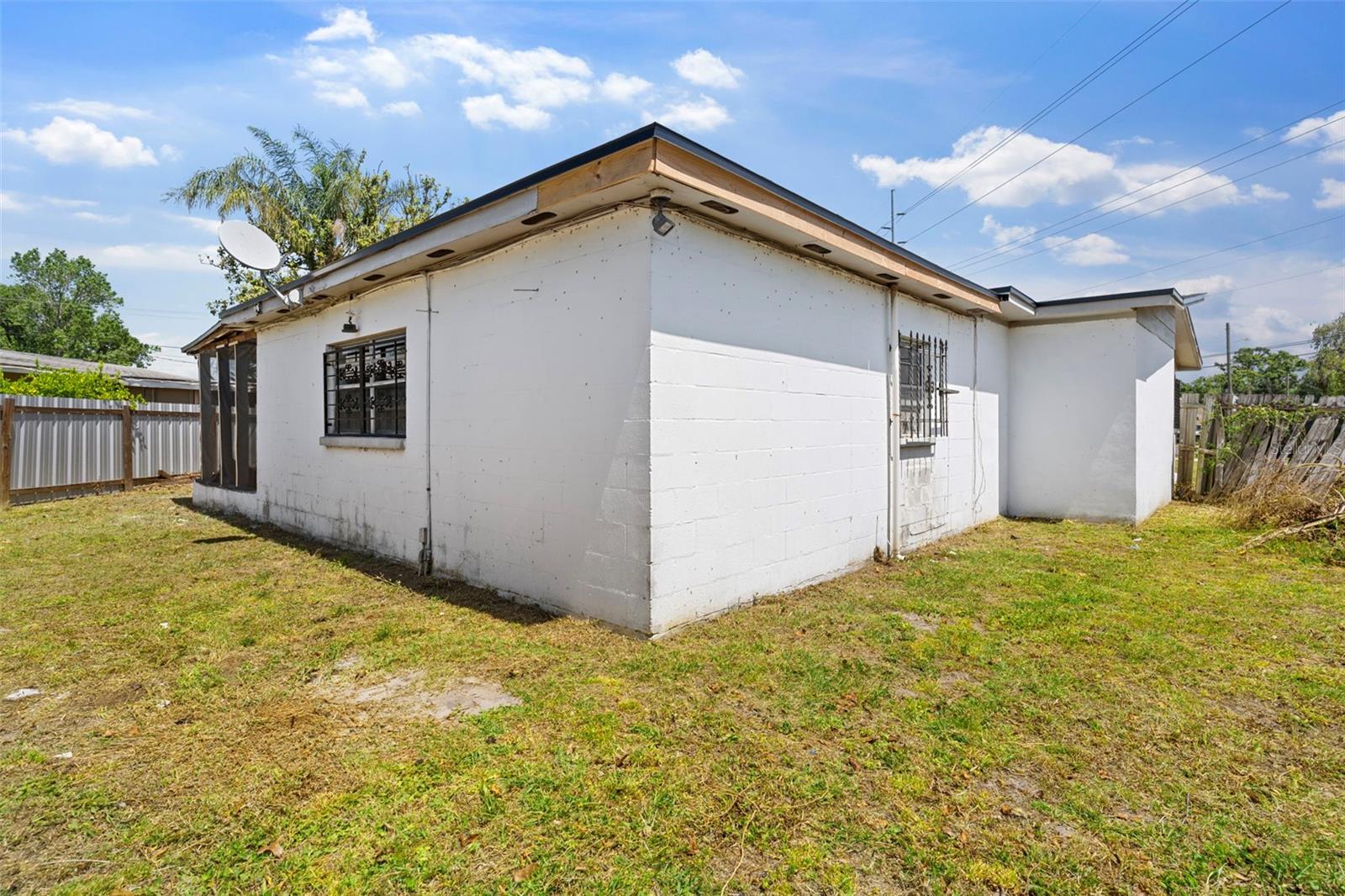 Image 31 of 44 For 815 Papaya Drive