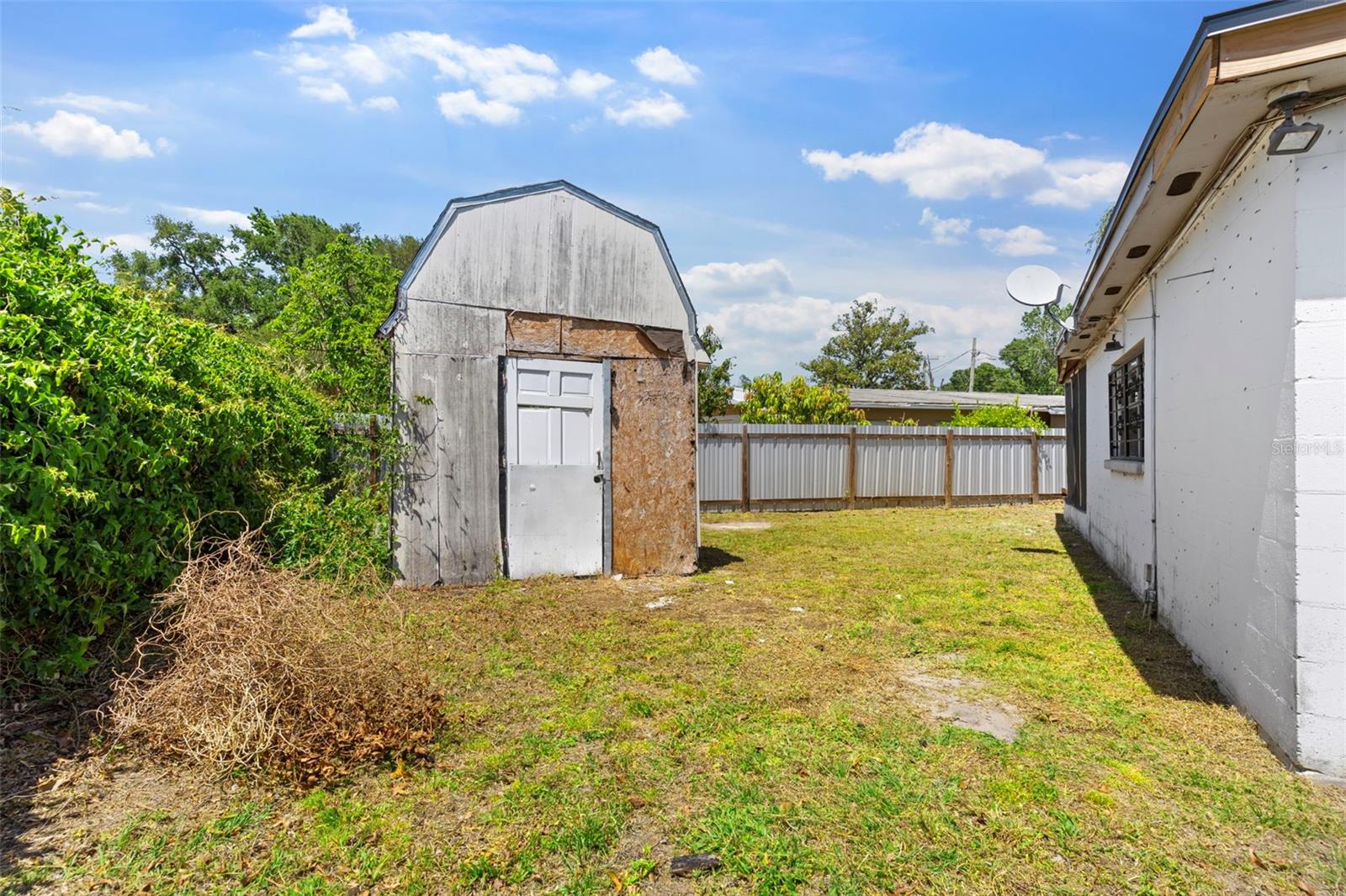 Image 32 of 44 For 815 Papaya Drive