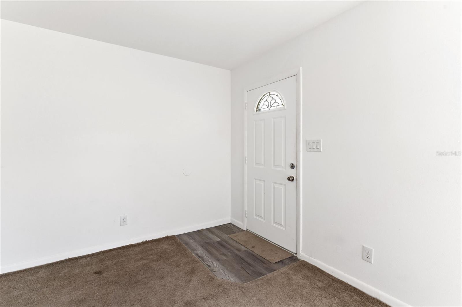 Image 5 of 44 For 815 Papaya Drive