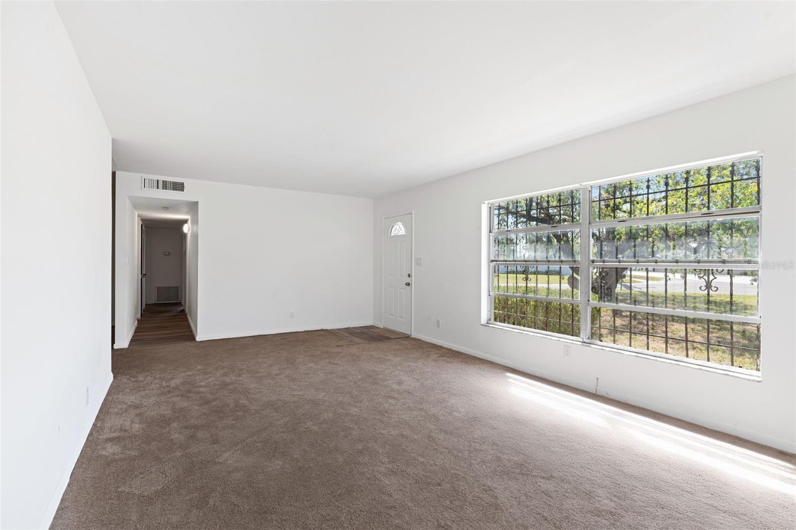 Image 6 of 44 For 815 Papaya Drive