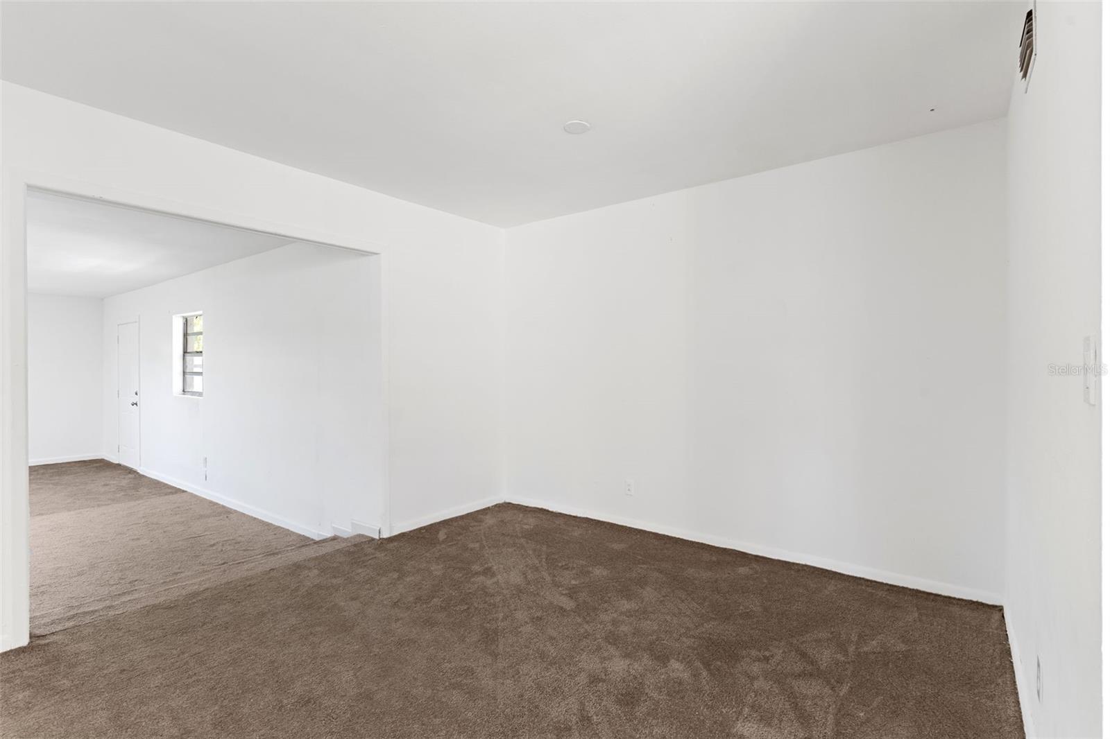 Image 9 of 44 For 815 Papaya Drive