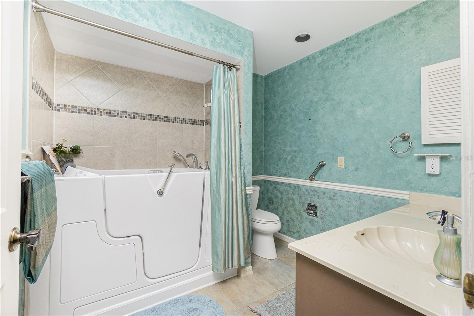 Image 35 of 91 For 11409 Courtney Drive